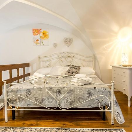 Palazzo Refolo Boutique Suites Martano Extérieur photo