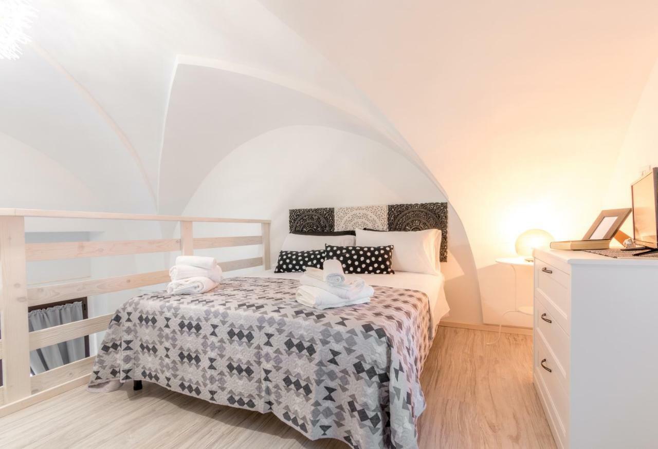 Palazzo Refolo Boutique Suites Martano Extérieur photo