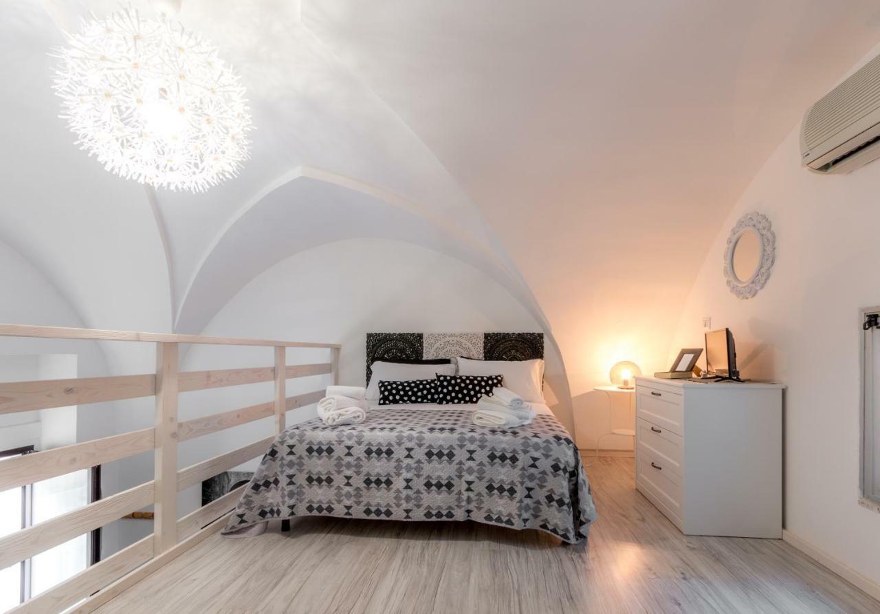 Palazzo Refolo Boutique Suites Martano Extérieur photo